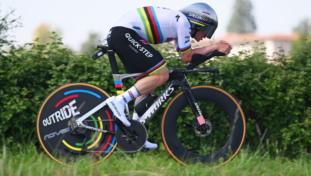 Remco Evenepoel schittert in de lichtstad