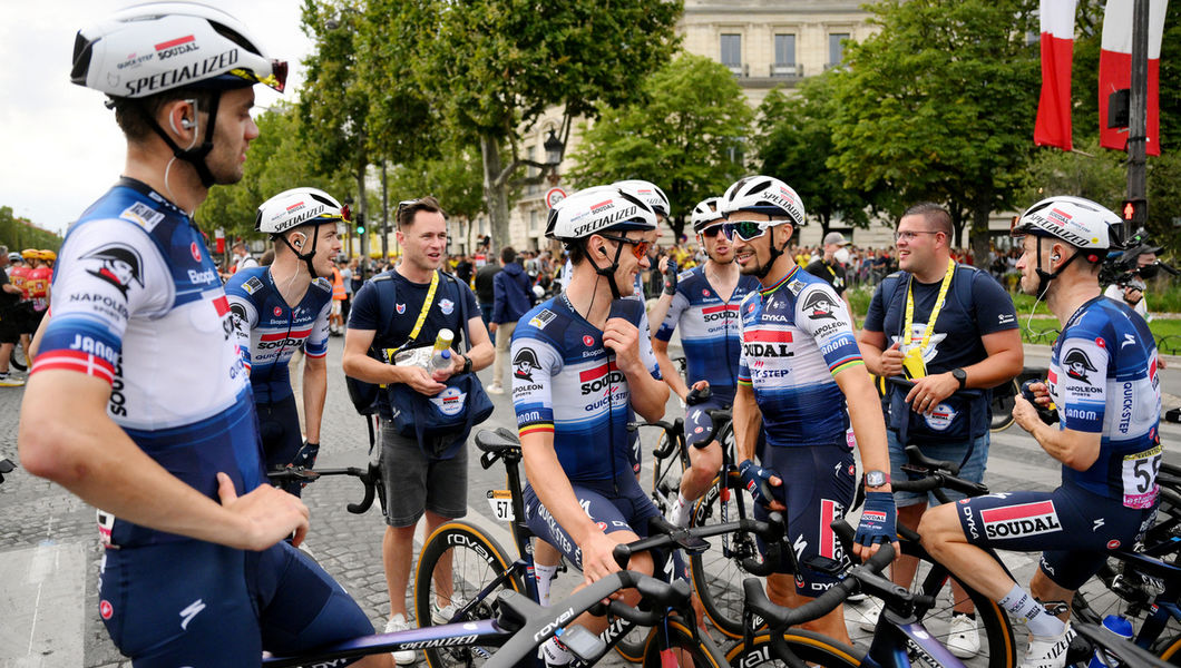 Le Tour: Soudal Quick-Step arriveert op Champs-Élysées