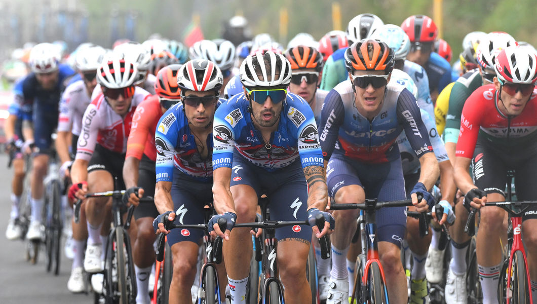 La Vuelta: A bunch sprint in Leon