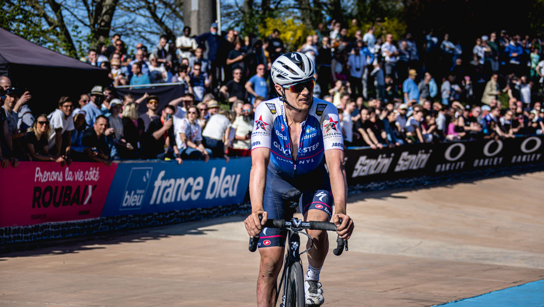 Lampaert ziet podiumplaats Roubaix in rook opgaan