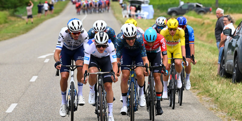 A chaotic day of echelon action at the Tour de France