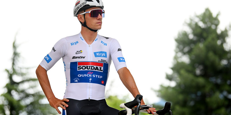 Le Tour: White remains on Evenepoel’s shoulders