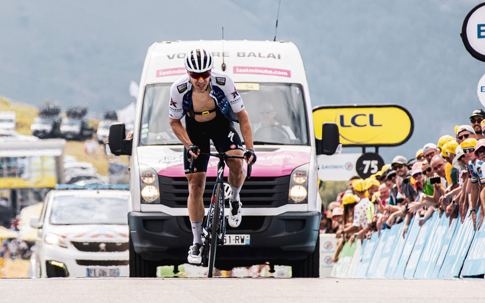 Tour de France: Jakobsen een dag dichterbij Parijs