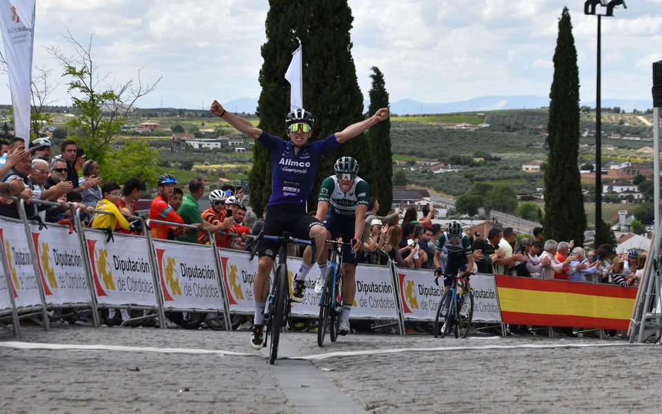 Soudal Quick-Step Devo Team trekt Hodei Muñoz aan