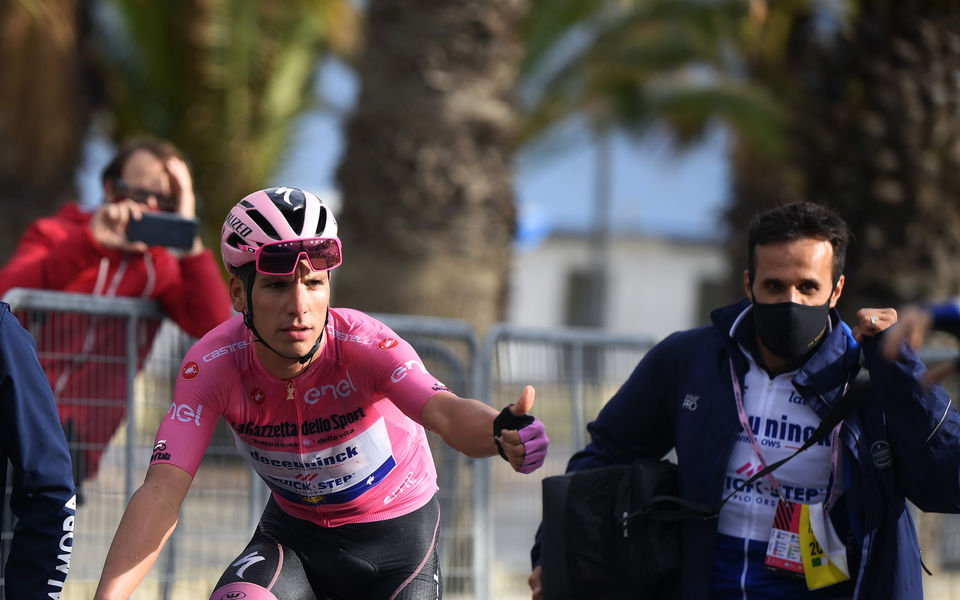 Almeida defends Giro d’Italia lead with panache