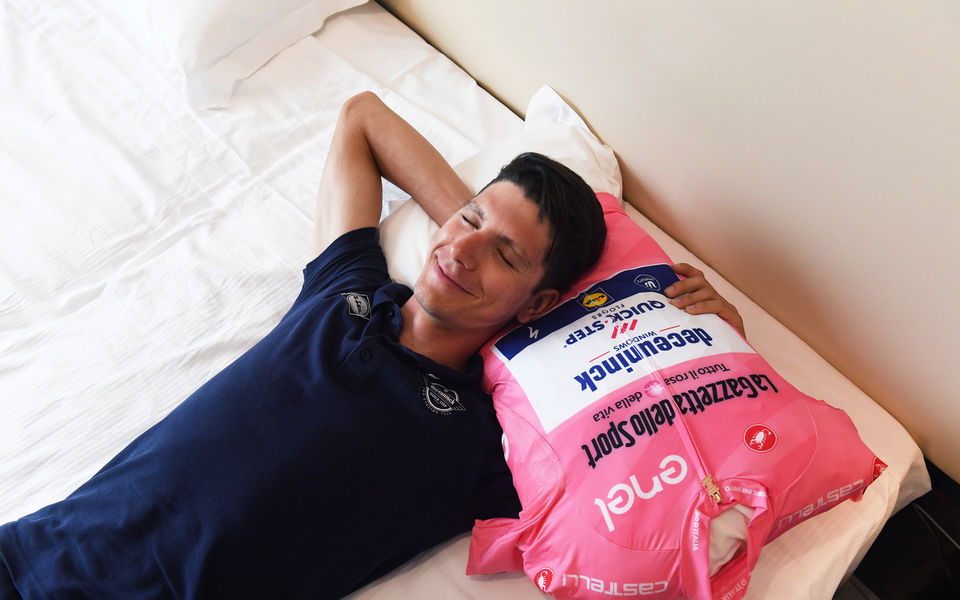 Giro d’Italia: roze blijft om schouders Almeida