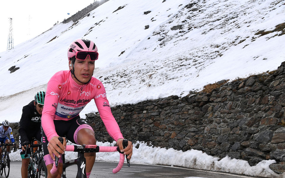 Almeida doet maglia rosa eer aan in koninginnerit