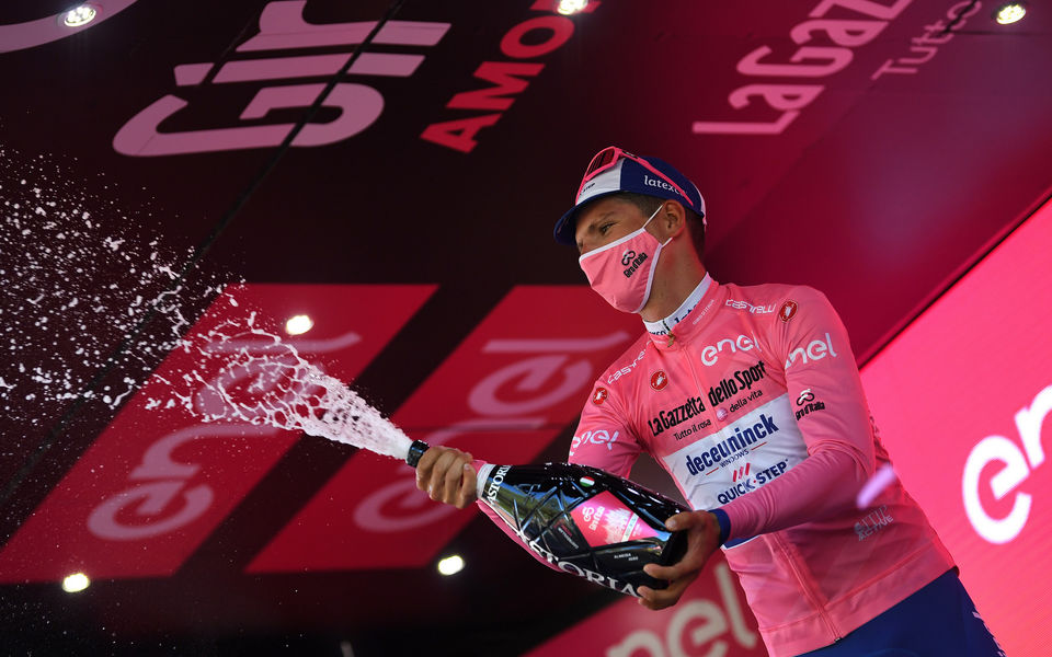 Giro d’Italia: Almeida blijft in het roze