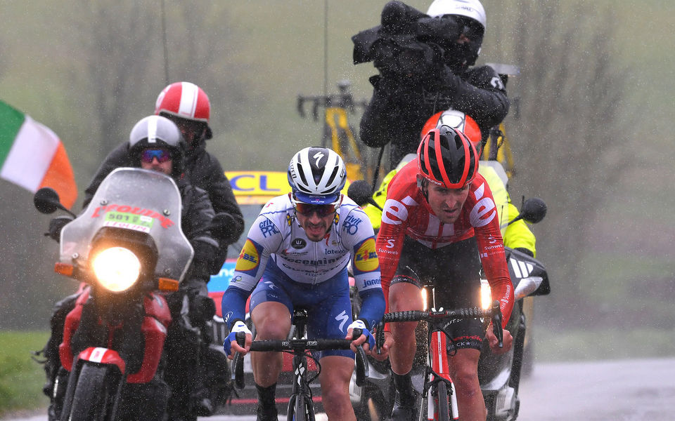 Alaphilippe lights up the fireworks on a damp and gritty Paris-Nice opening day