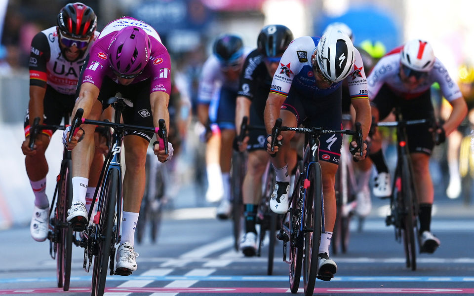 Giro d’Italia: Cavendish grijpt net naast ritzege