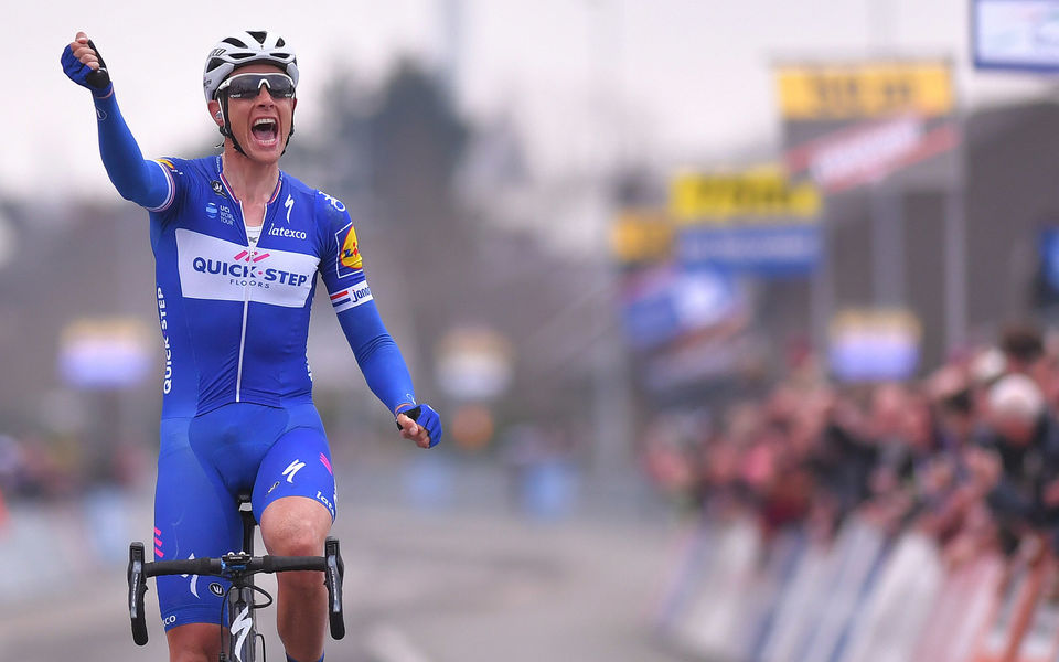 Niki Terpstra bezoekt de Quick-Step Floors Pop-up Store