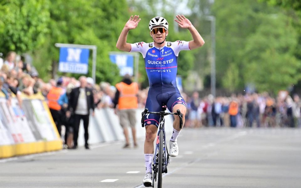 Evenepoel snelt naar zege in Gullegem Koerse