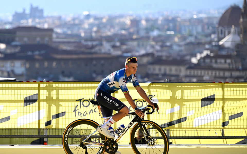 Evenepoel top ten on opening stage of the Tour de France