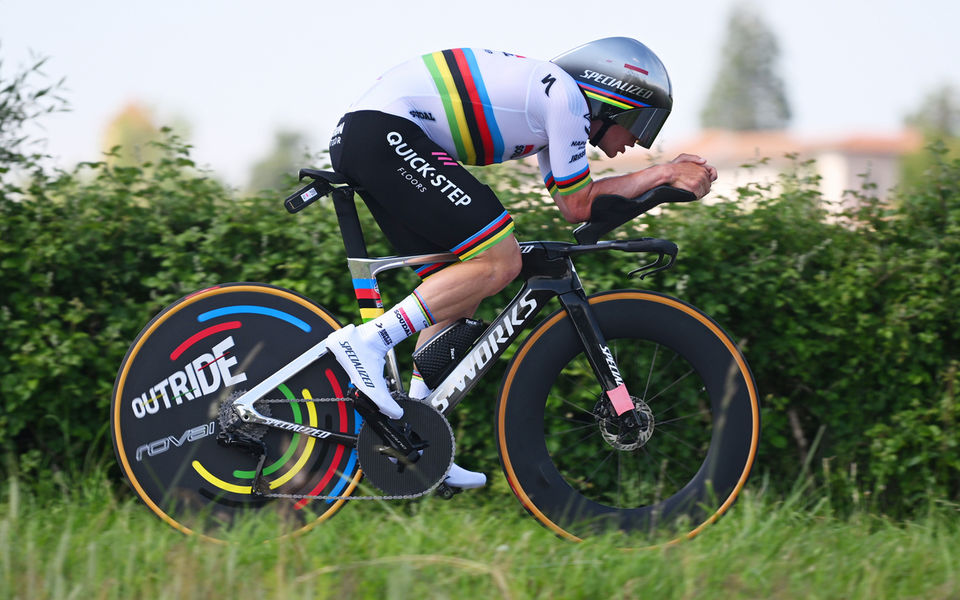 Remco Evenepoel schittert in de lichtstad