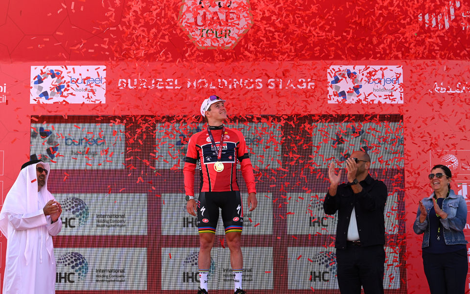 UAE Tour: Evenepoel pulls on the red jersey