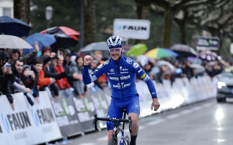 Cavagna braves the rain and the cold to win Ardèche Classic