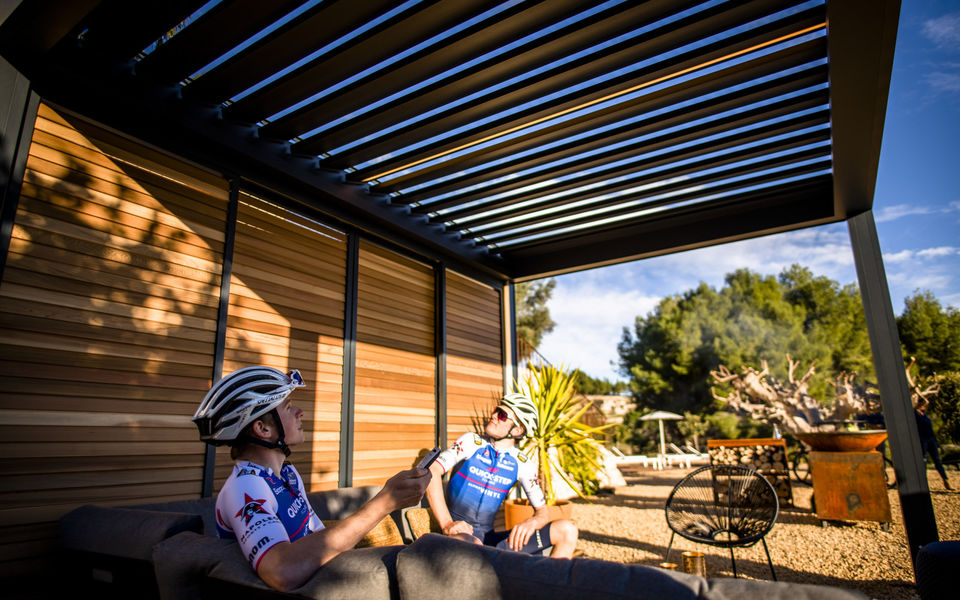 Recharging in comfort during your outdoor cycling break