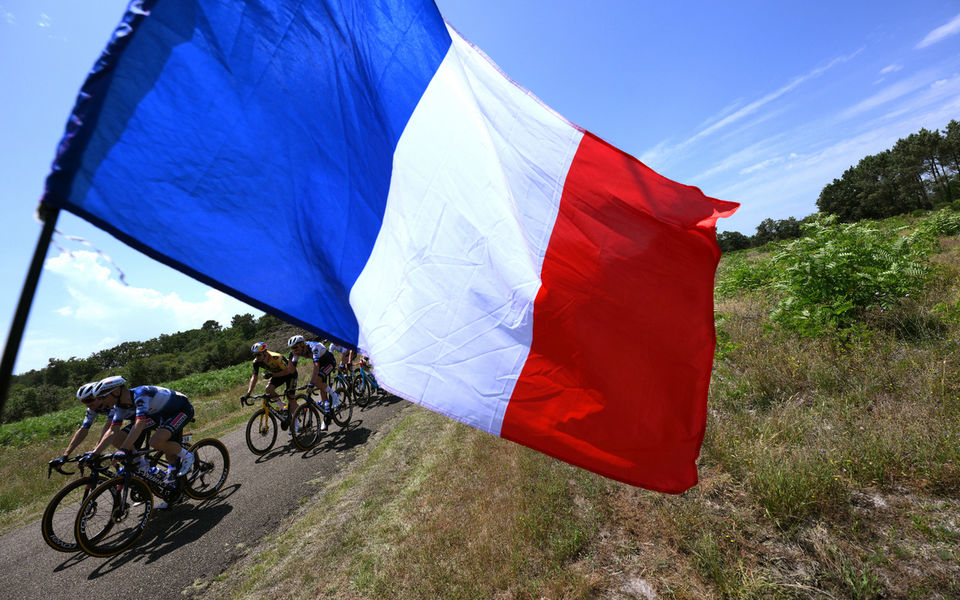 Tour de France: Bunch sprint in Bordeaux