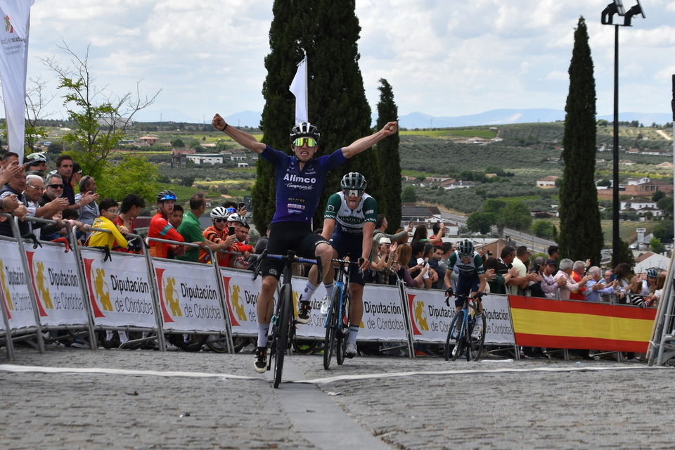 Soudal Quick-Step Devo Team trekt Hodei Muñoz aan