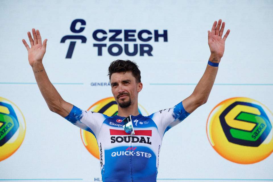 Alaphilippe snelt naar ritzege in Czech Tour