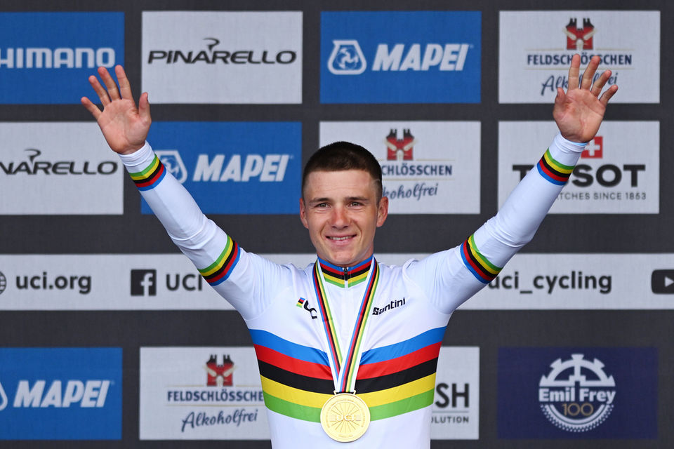 Evenepoel powers to another gold at ITT Worlds