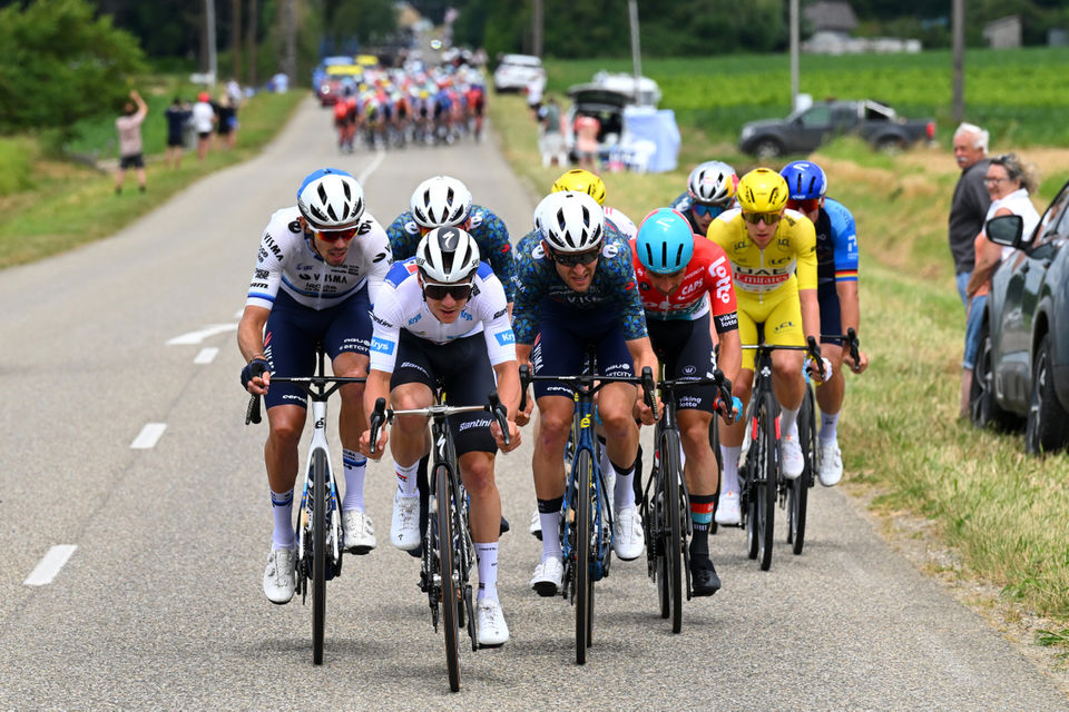 A chaotic day of echelon action at the Tour de France