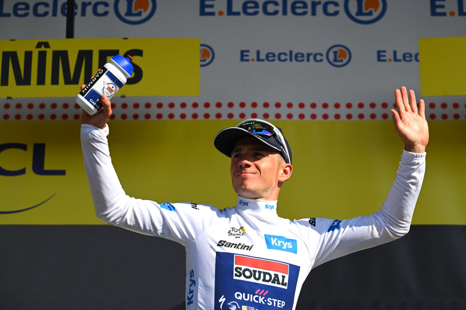 Le Tour: Evenepoel in het wit slotweek in