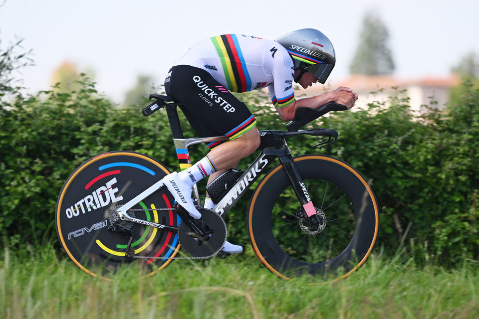 Remco Evenepoel schittert in de lichtstad