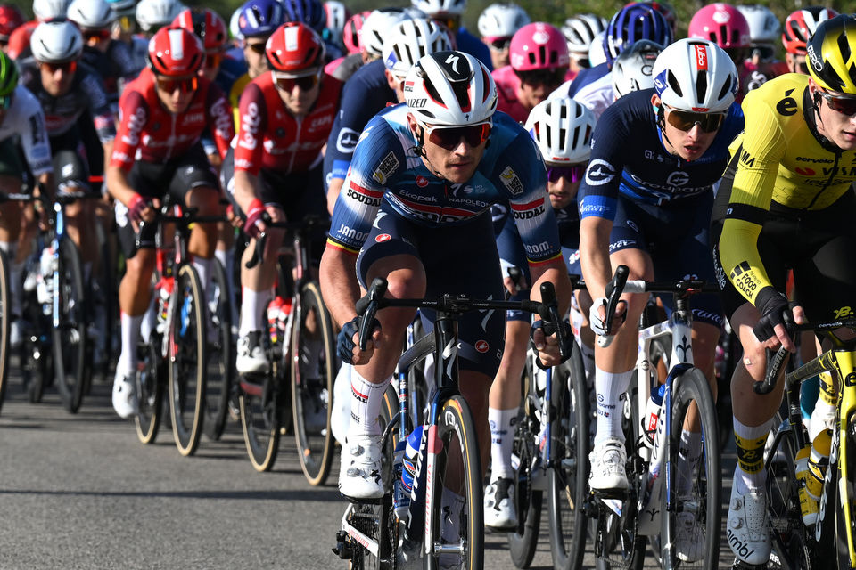 Bunch sprint in Tavira